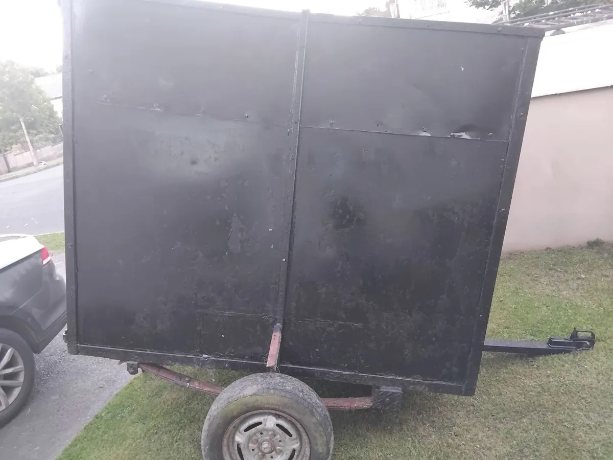 Trailer - Image 1
