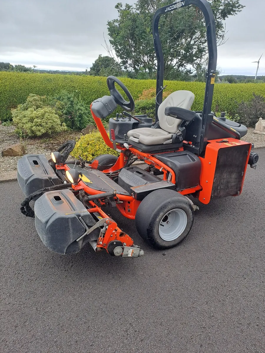 Lawnmower ride on mower kubota greens mower - Image 1