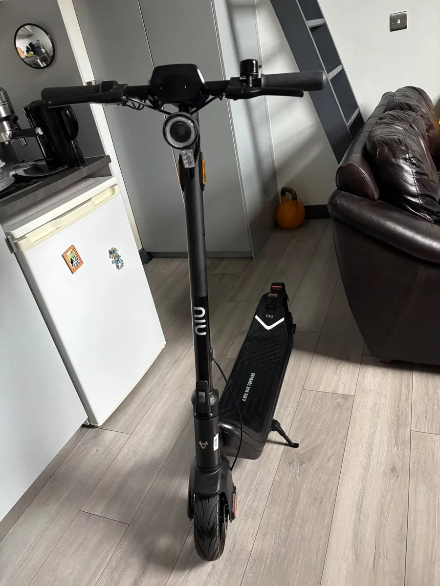 Electric scooter - Image 2
