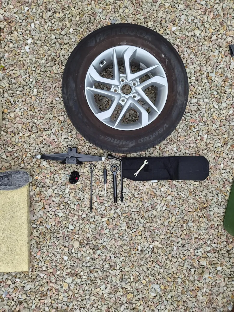 Car spare wheel  and wheel  kit - Image 3