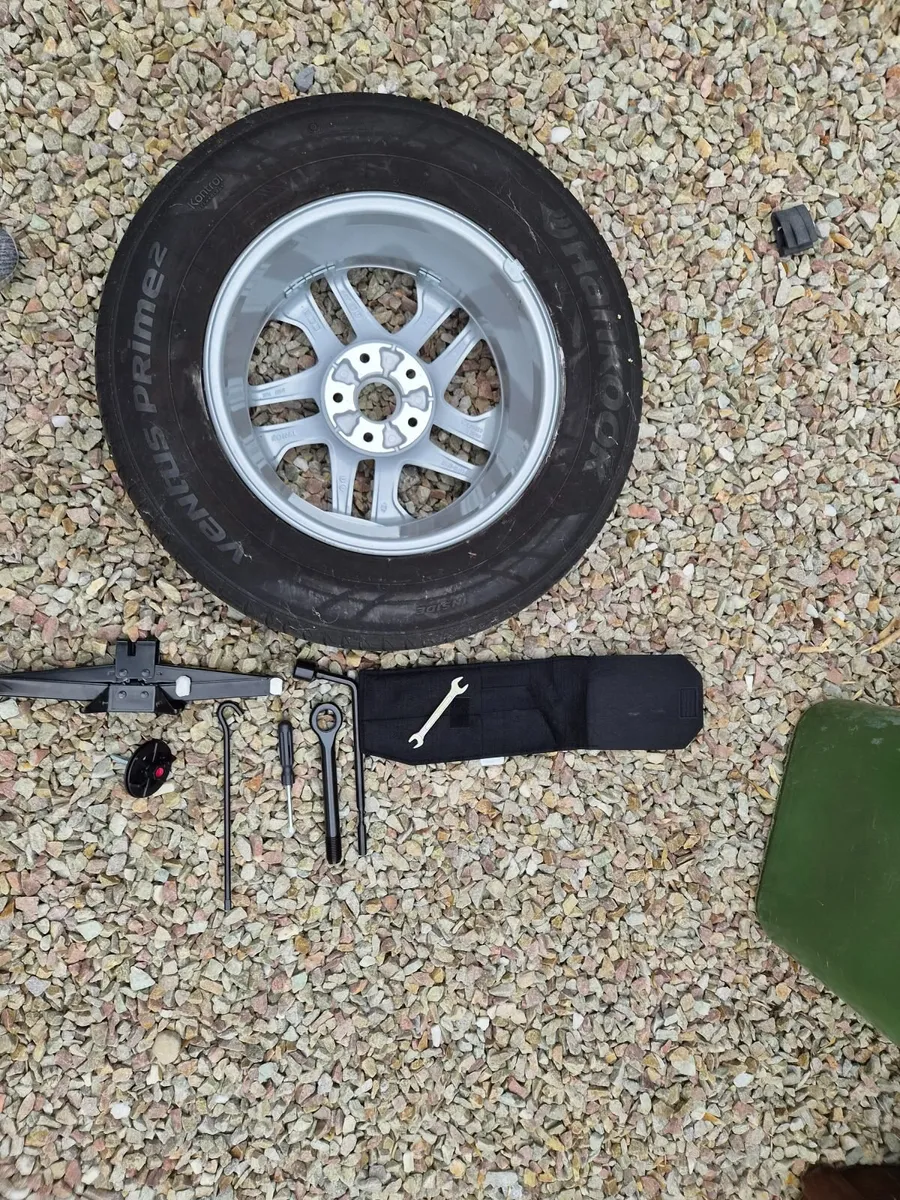 Car spare wheel  and wheel  kit - Image 4