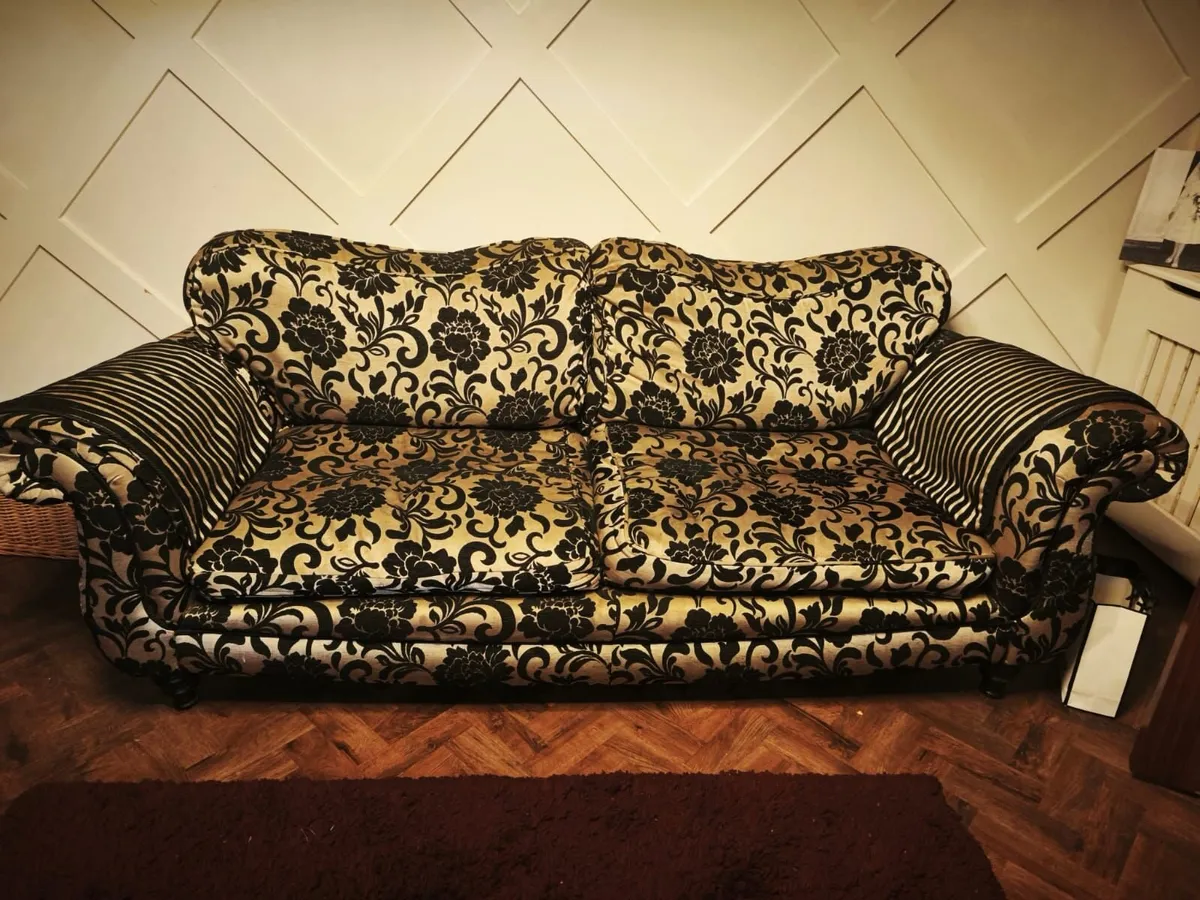 Couch's & Foot stool - Image 2