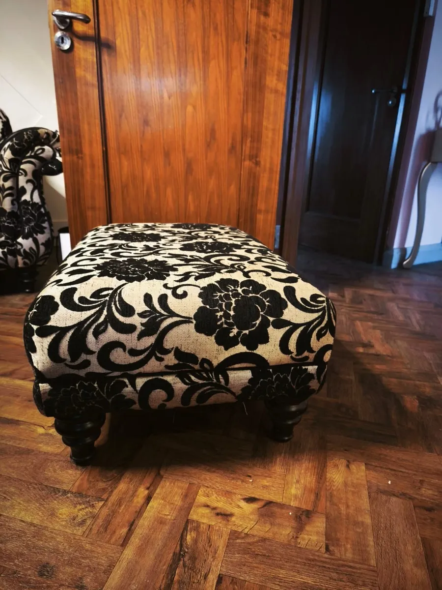 Couch's & Foot stool - Image 4
