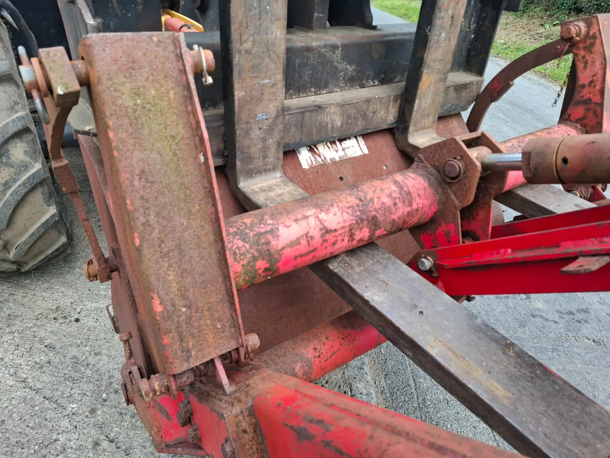 MF 80 power loader - Image 3