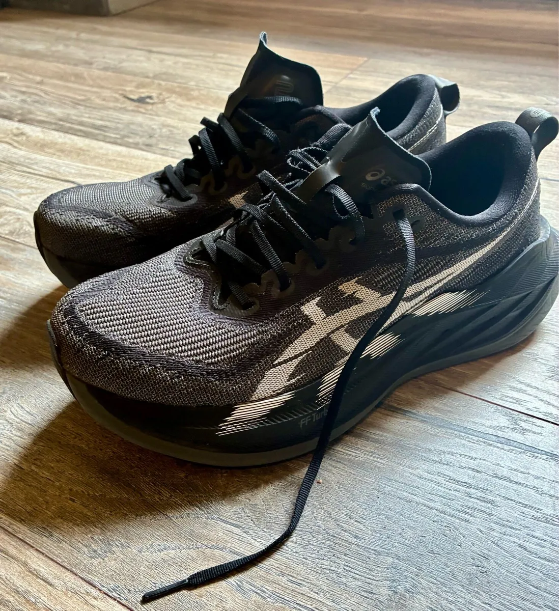 ASICS superblast 2 runners . - Image 1