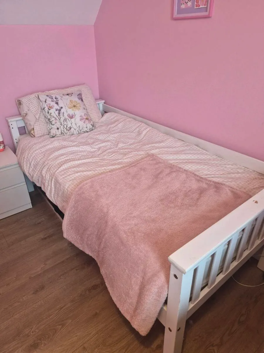 Single Bed - Image 2
