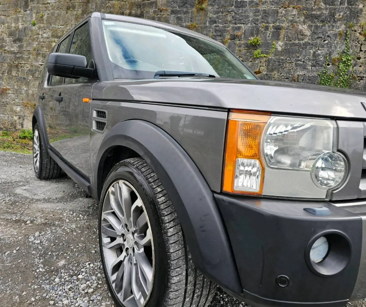 Land Rover Discovery 5 seat New DOE until 23/06/27 - Image 2