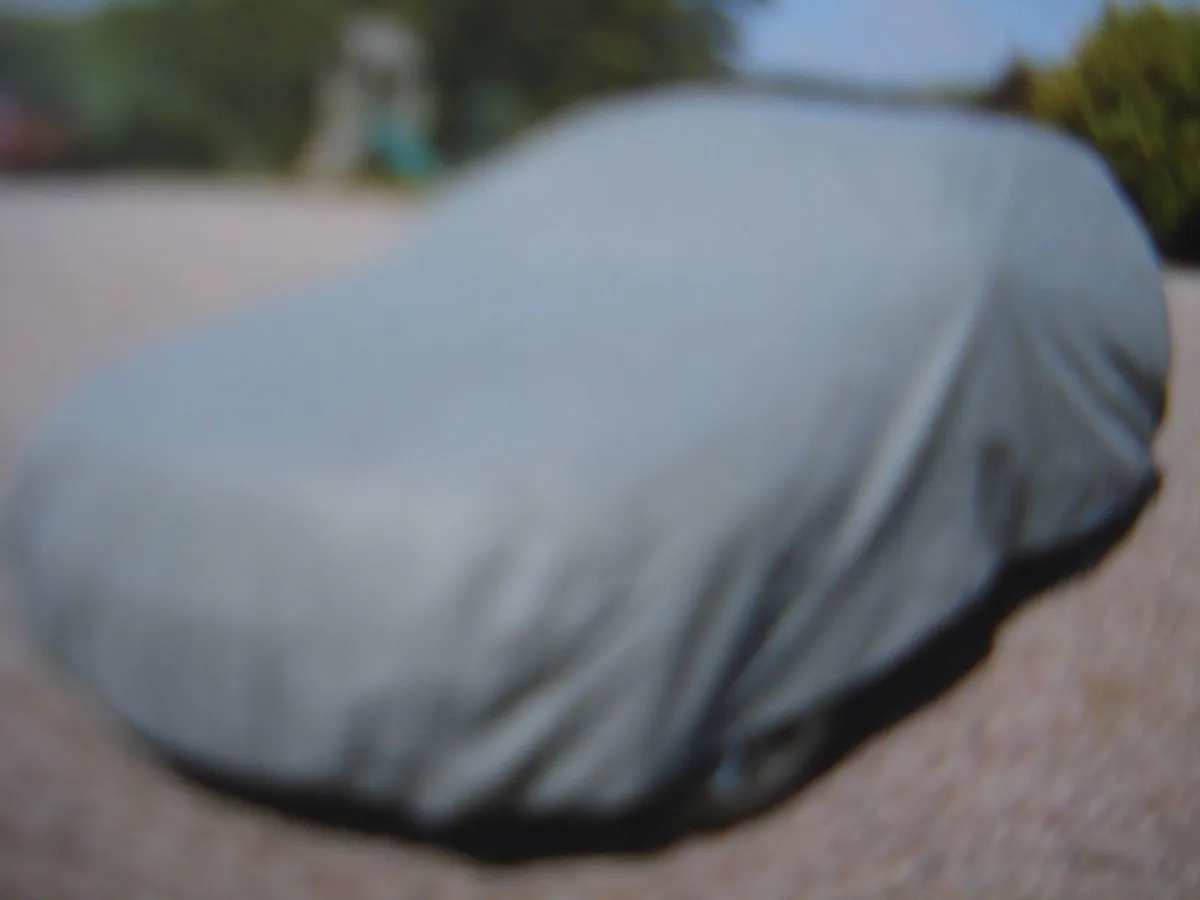 LARGE QUALITY BREATHABLE WATERPROOF CAR COVER. - Image 4