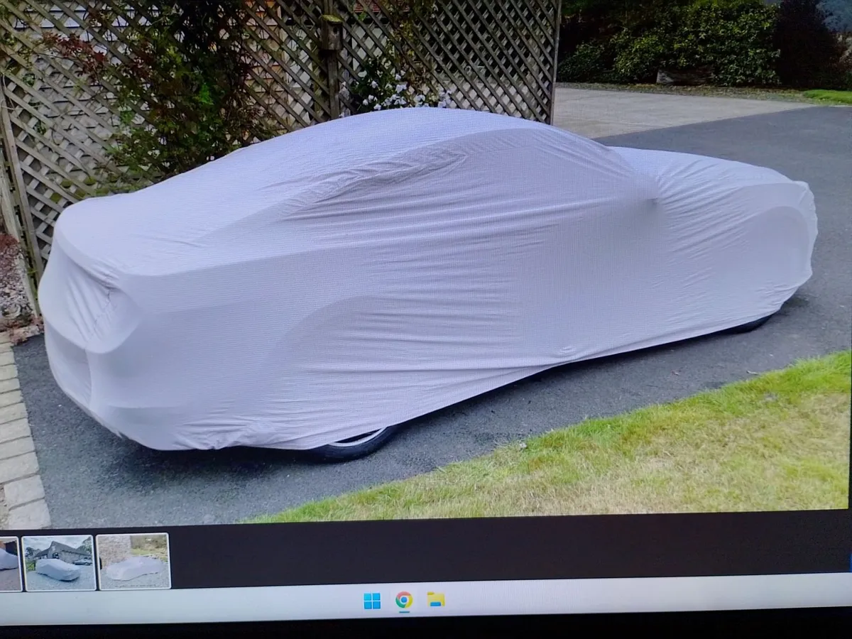 LARGE QUALITY BREATHABLE WATERPROOF CAR COVER. - Image 1