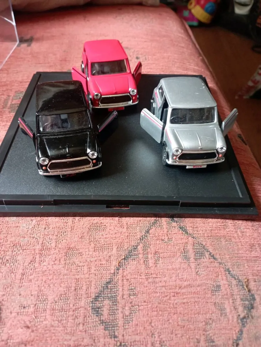 VINTAGE CORGI CLASSIC MINI DIE--CAST MODLE'S  1992 - Image 2