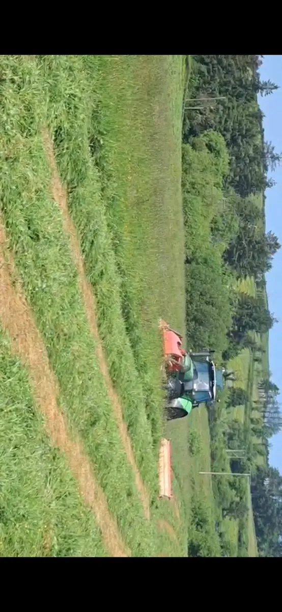 Kverneland butterfly mowers - Image 1