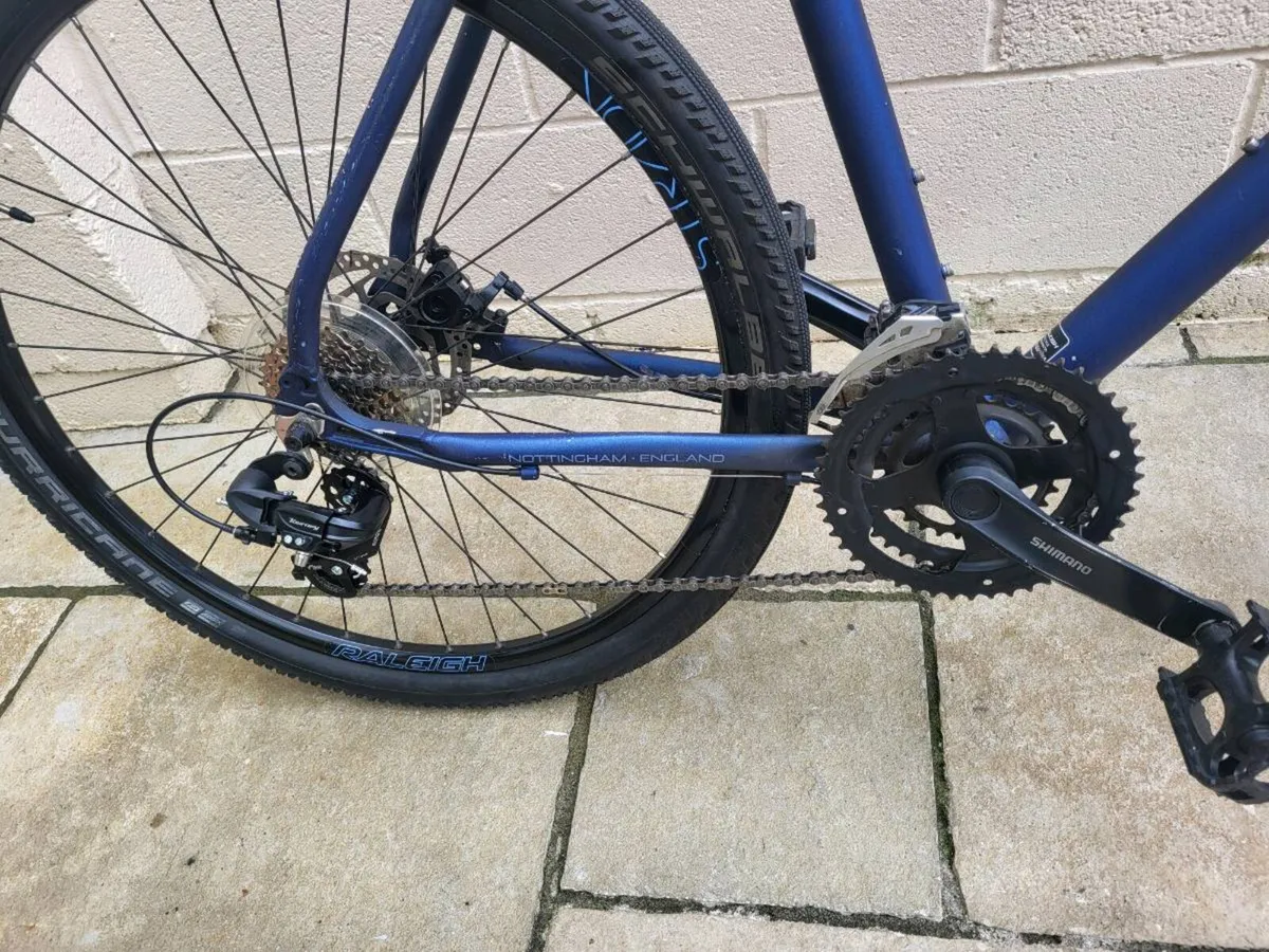 Raleigh Strada 2 Hybrid Bike XL - Image 2