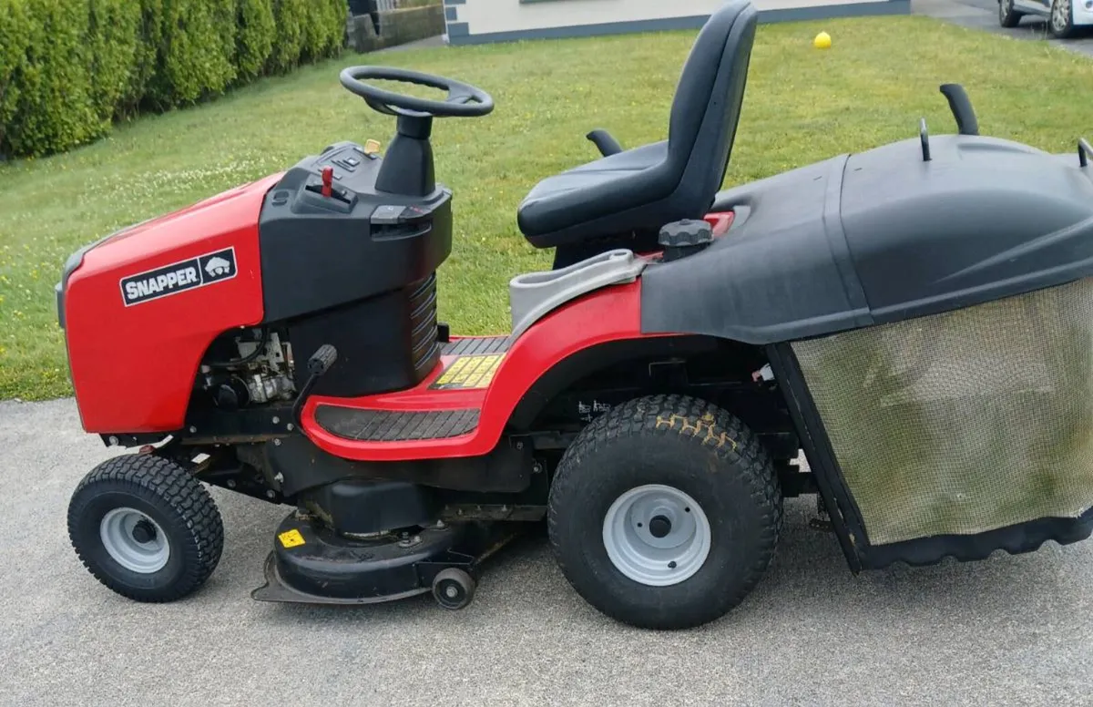 Snapper ride on lawnmower - Image 1