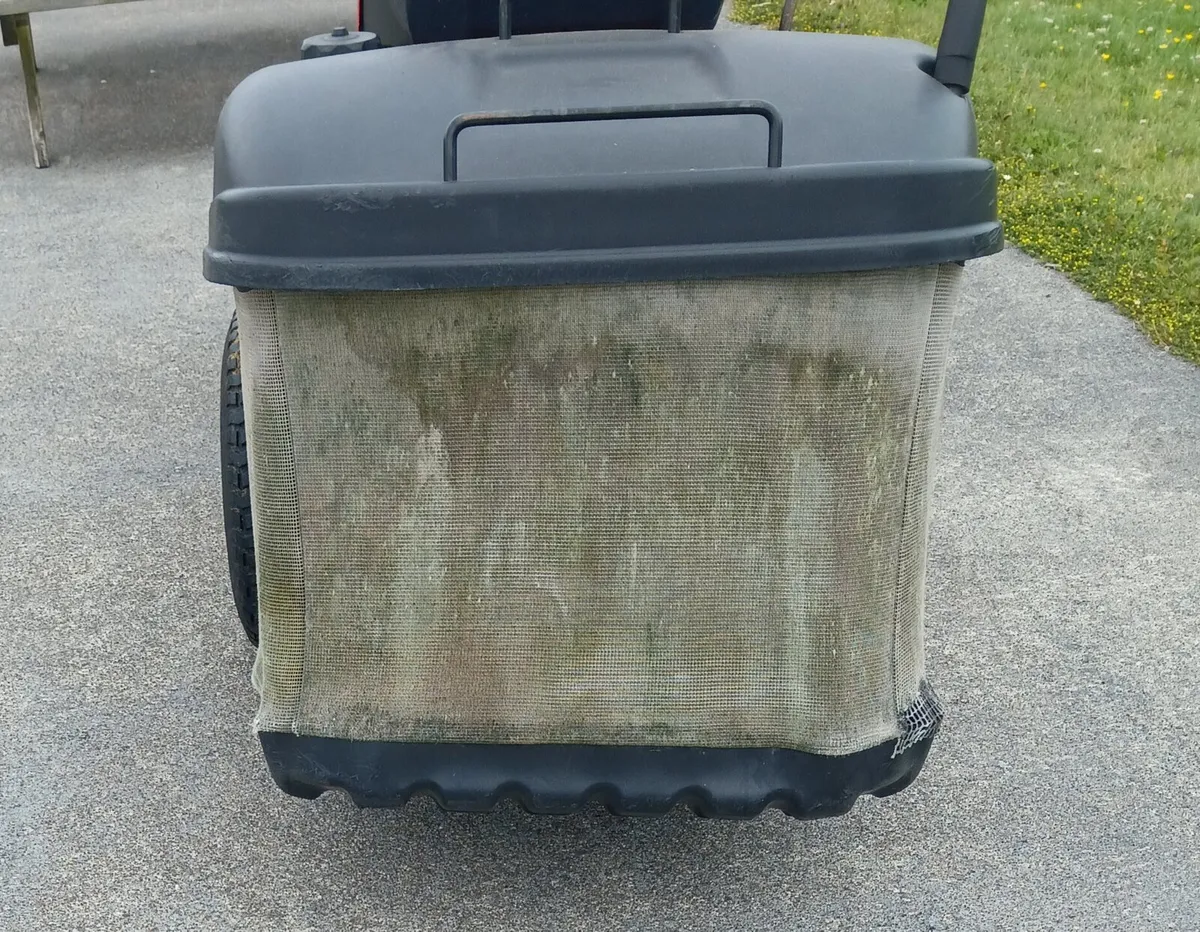 Snapper ride on lawnmower - Image 4