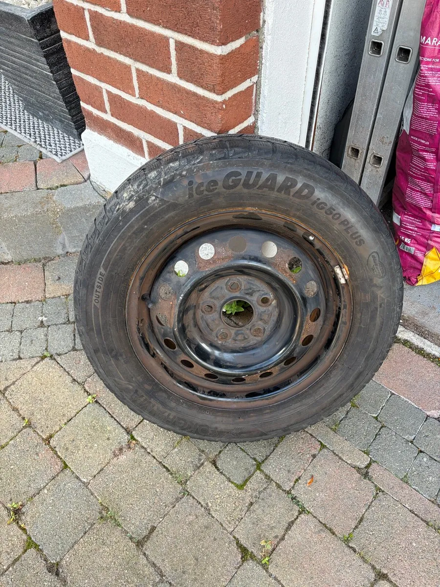 Wheel  and tyre - Image 1