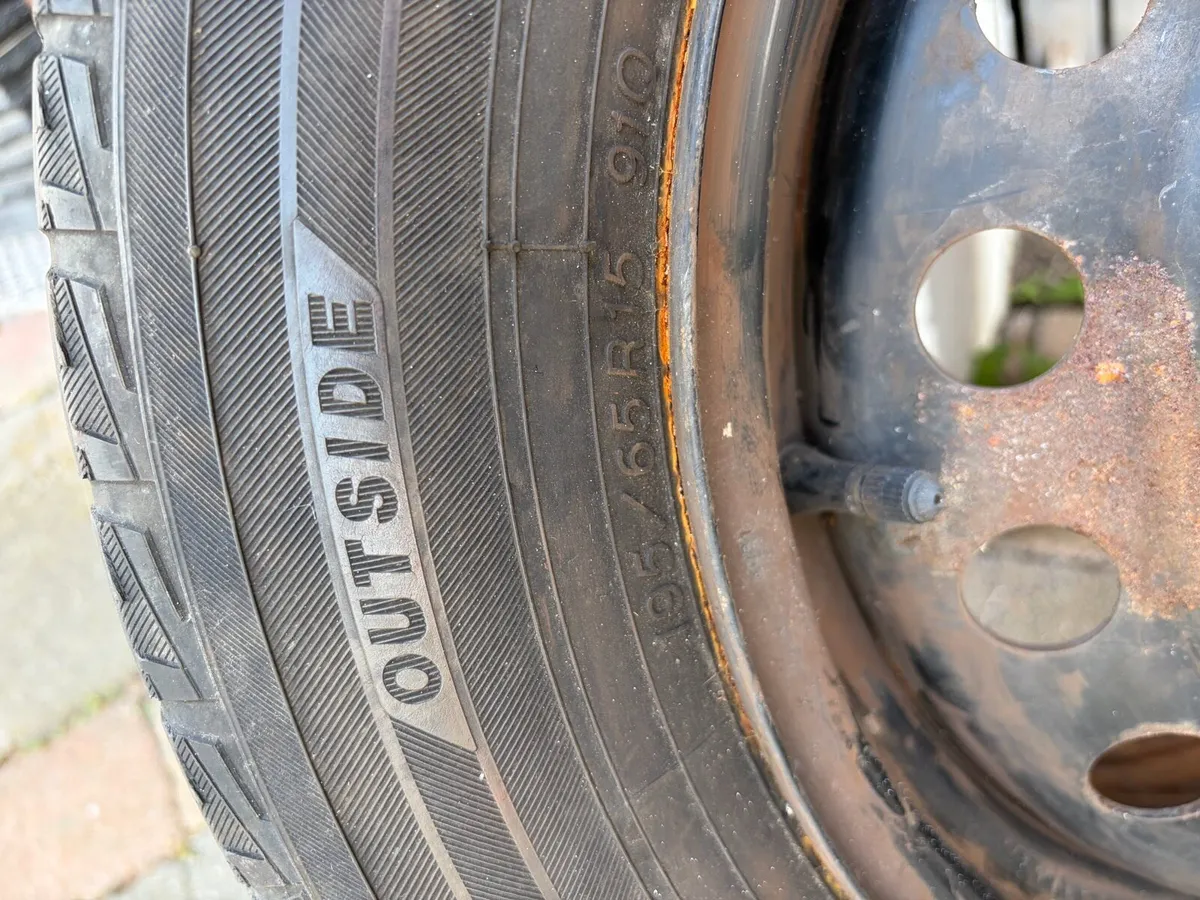 Wheel  and tyre - Image 2