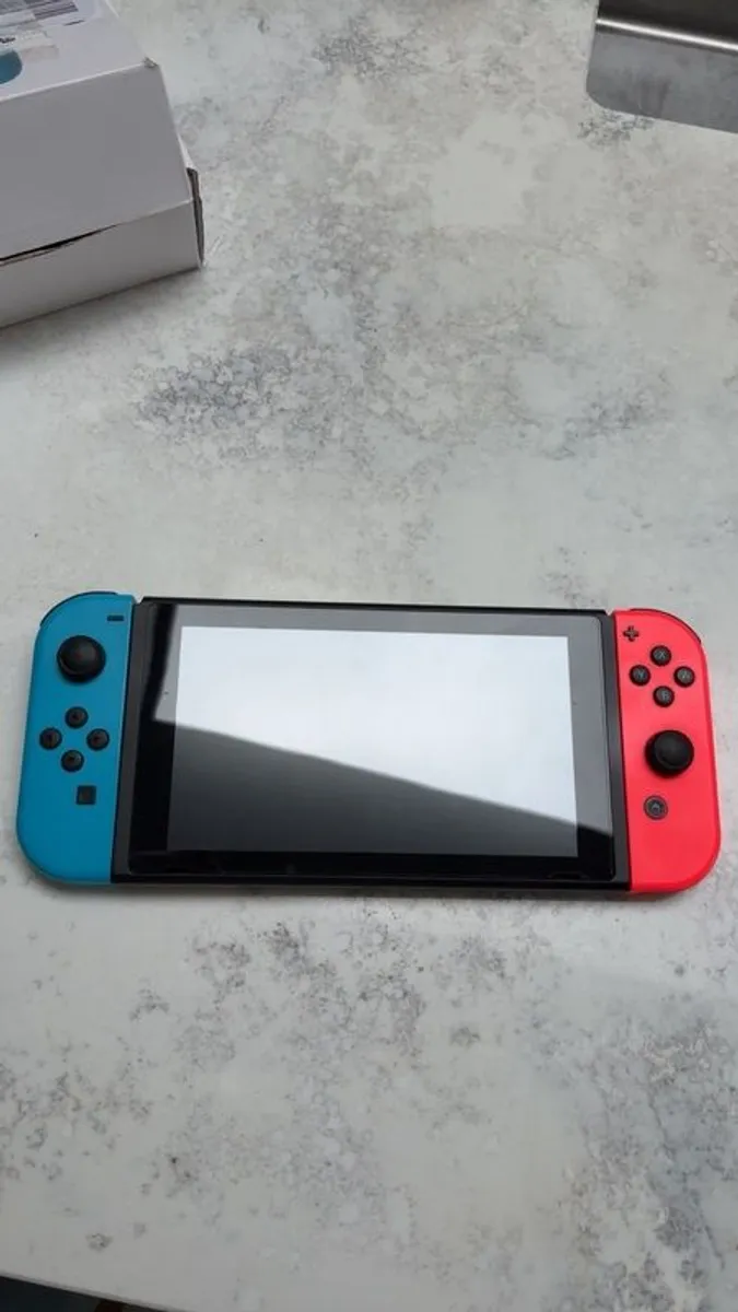 Nintendo Switch - Image 4