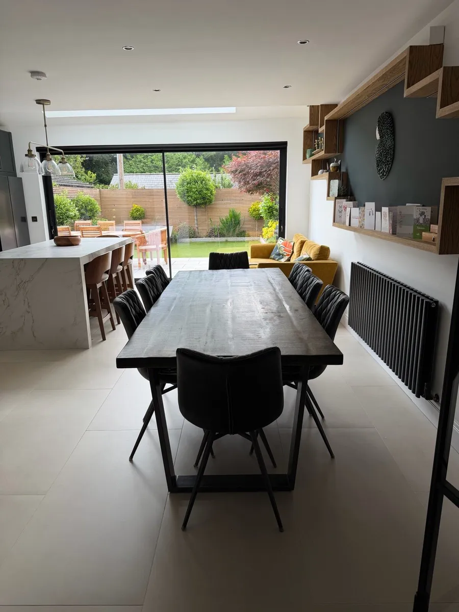 Dining table and chairs - Image 1