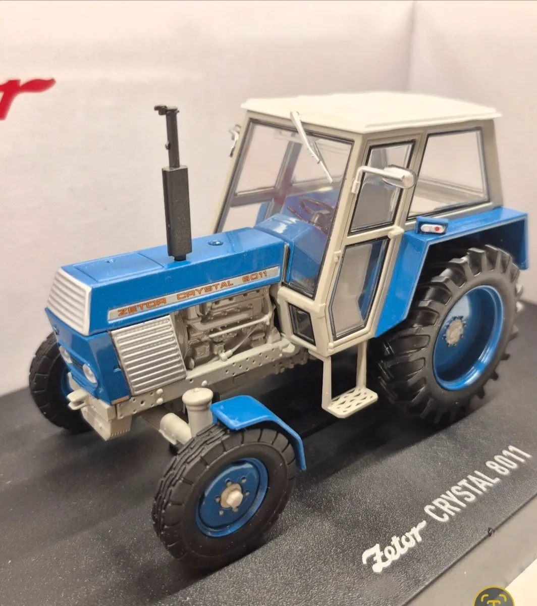 Zetor 8011 2WD Tractor Diecast Replica - Image 1