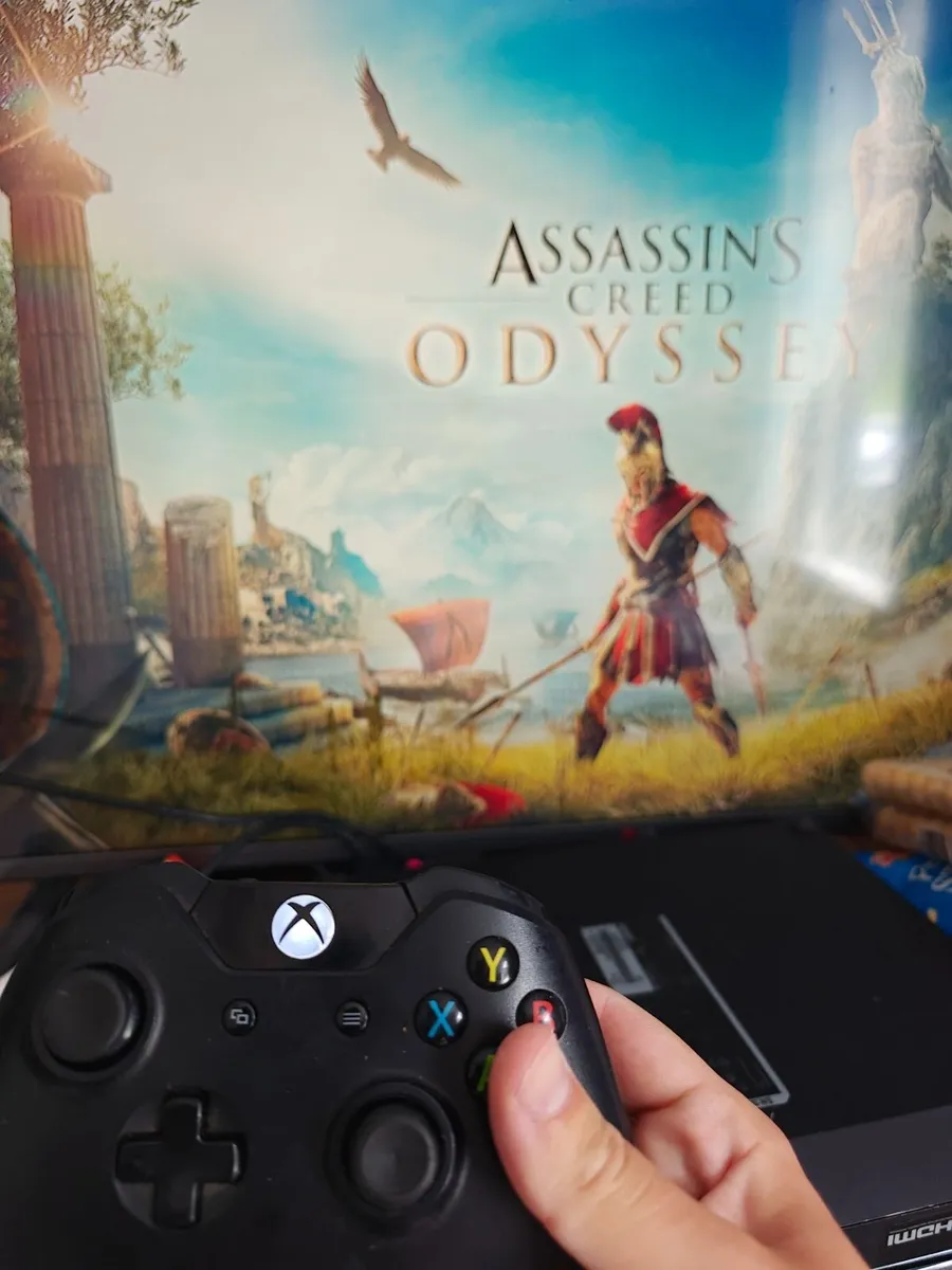 Xbox 1 and controller and assassins creed Odyssey - Image 1