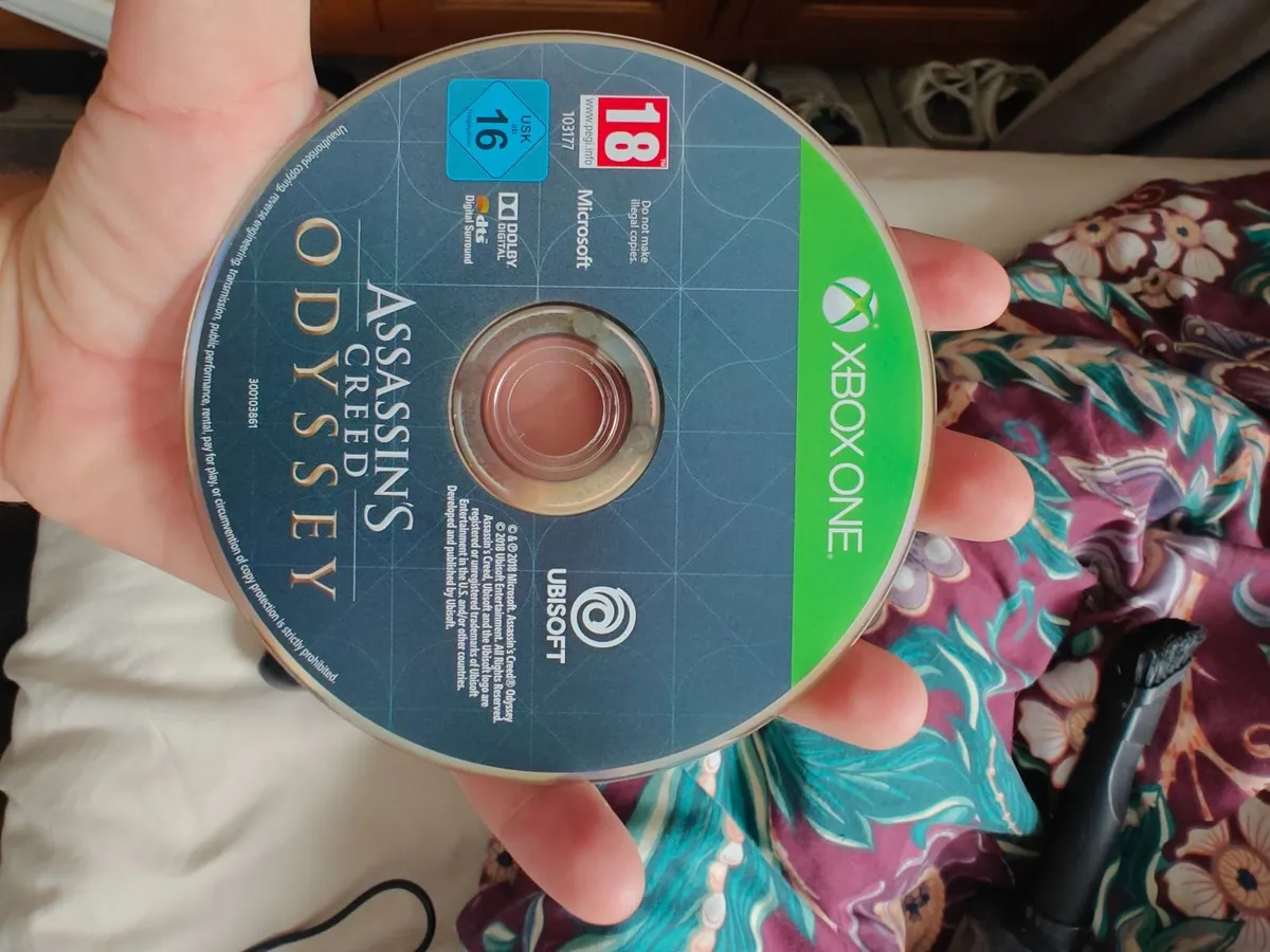 Xbox 1 and controller and assassins creed Odyssey - Image 3