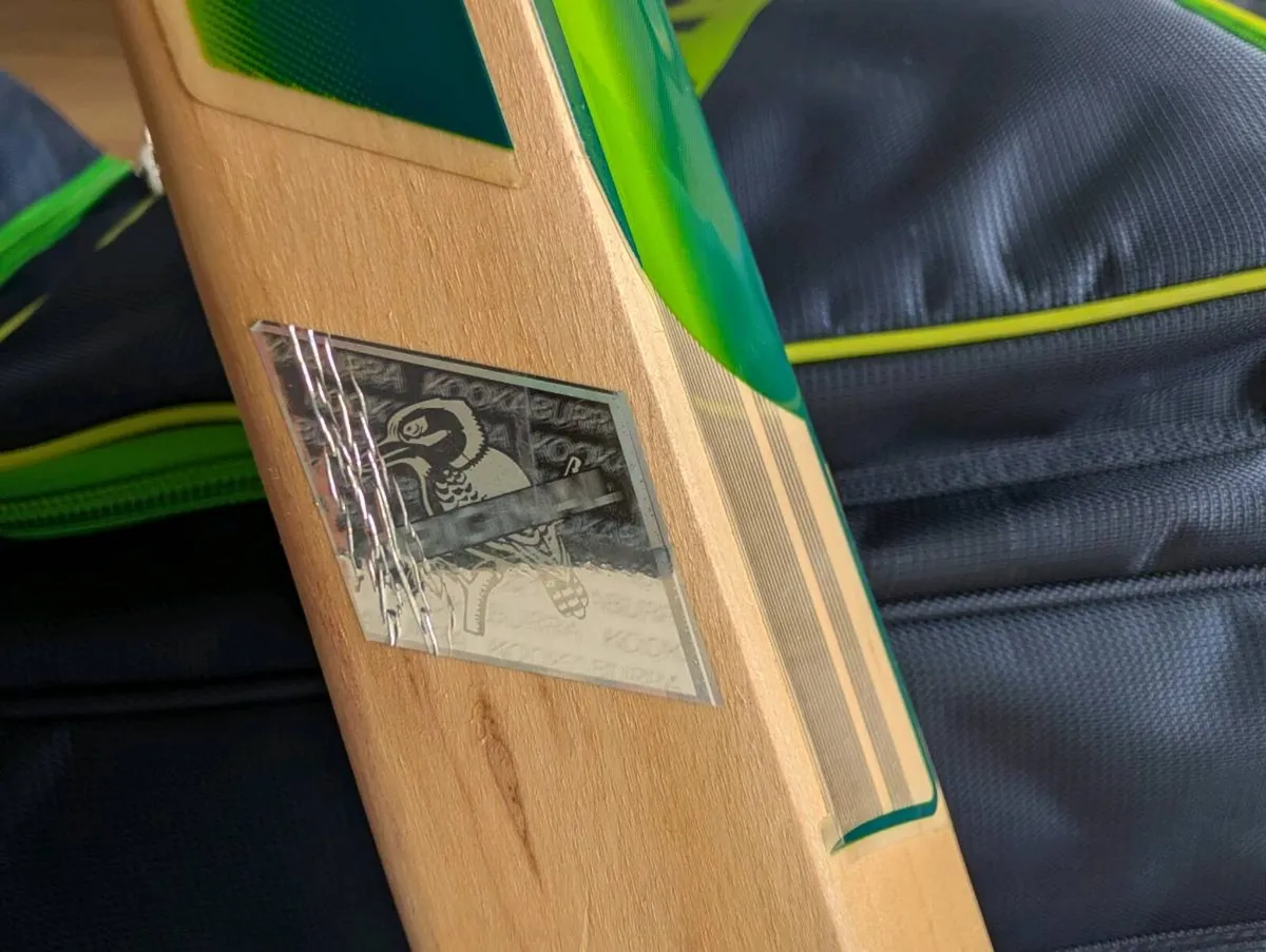 Cricket bat and full kit - Image 3