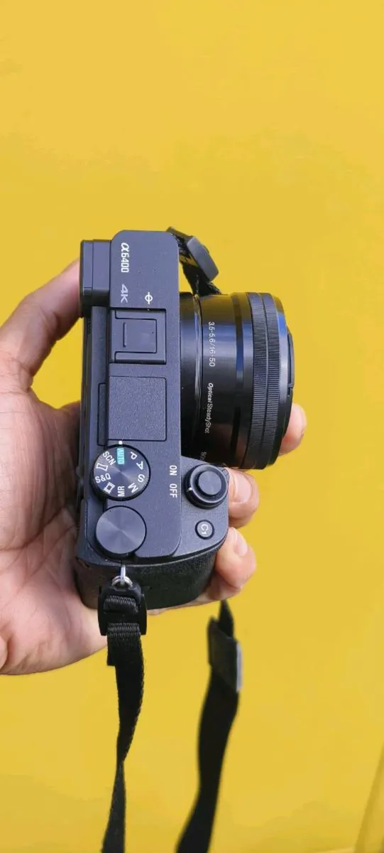 Sony a6400 mirror less camera mint condition - Image 2