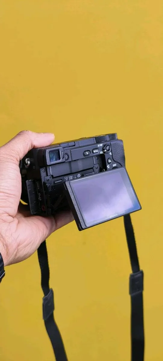 Sony a6400 mirror less camera mint condition - Image 4