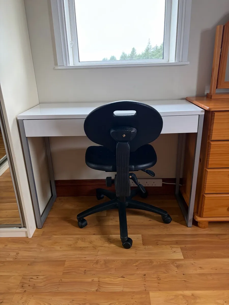 White desk / vanity table - Image 1