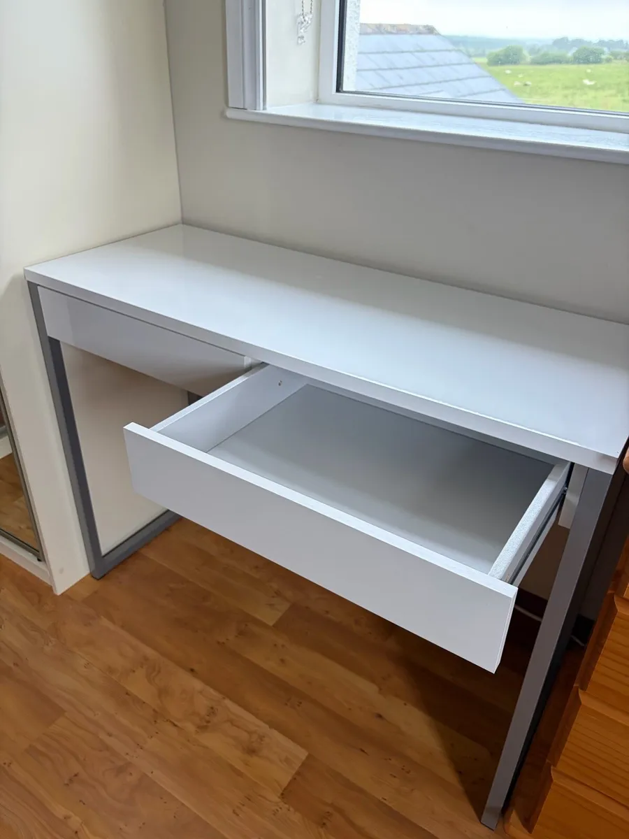 White desk / vanity table - Image 2