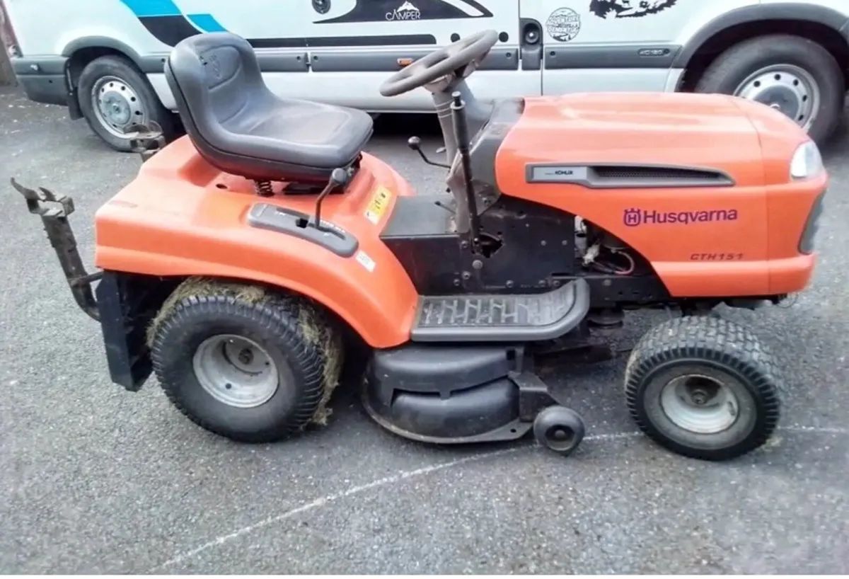 Ride on mower - cut your lawn in style! - Image 2