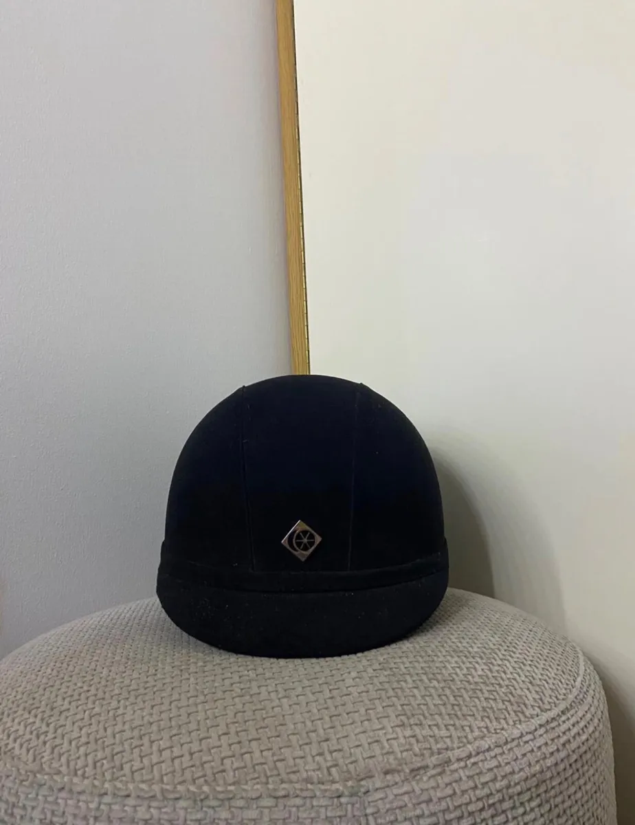 Riding helmet - Image 1
