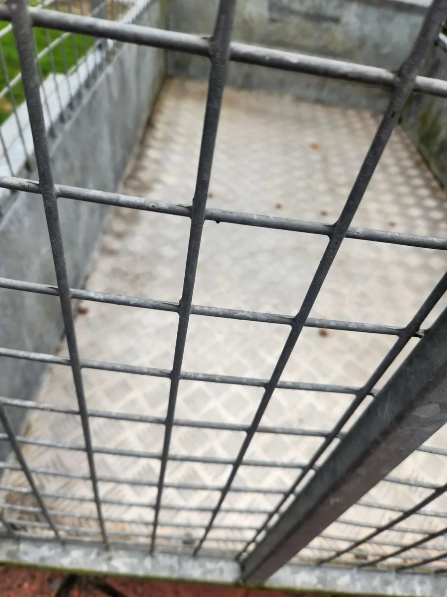 Trailer - Image 1