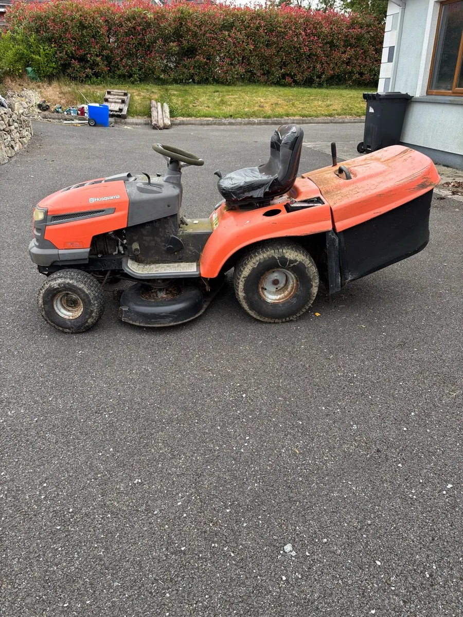Ride on lawnmower - Image 1