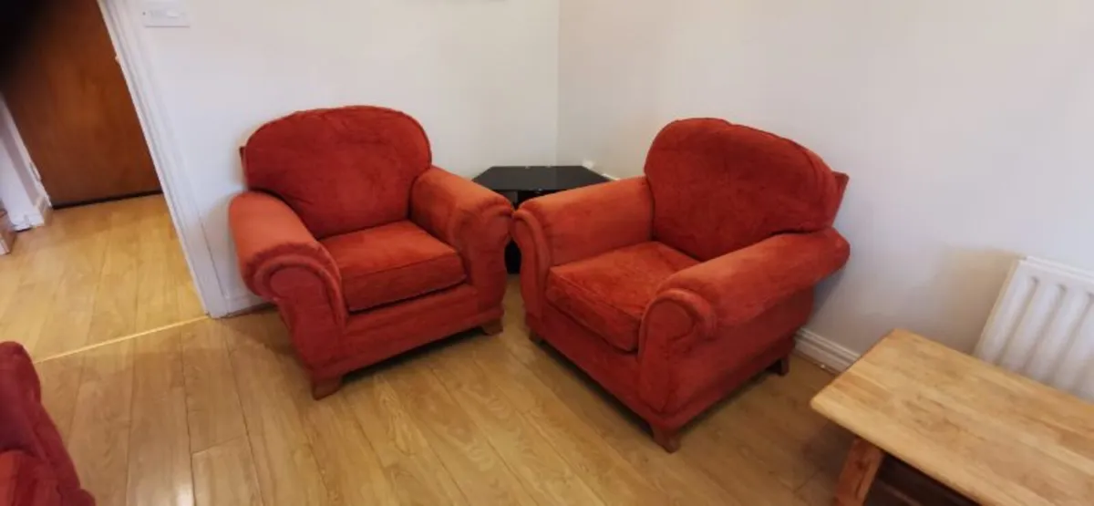 Sofa, matching armchairs, bedside table, mirror di - Image 2