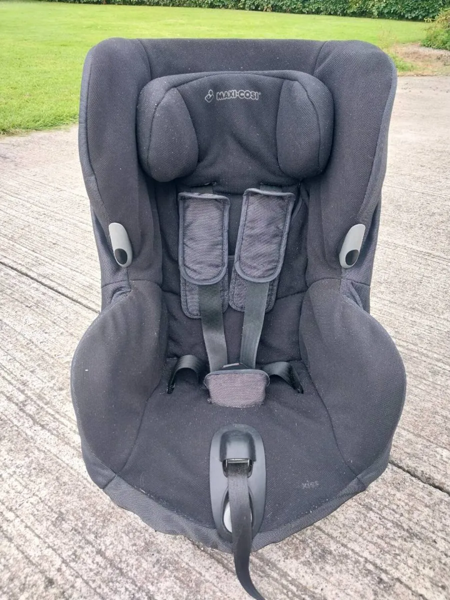 Maxi Cosi Axiss Car Seat - Image 1
