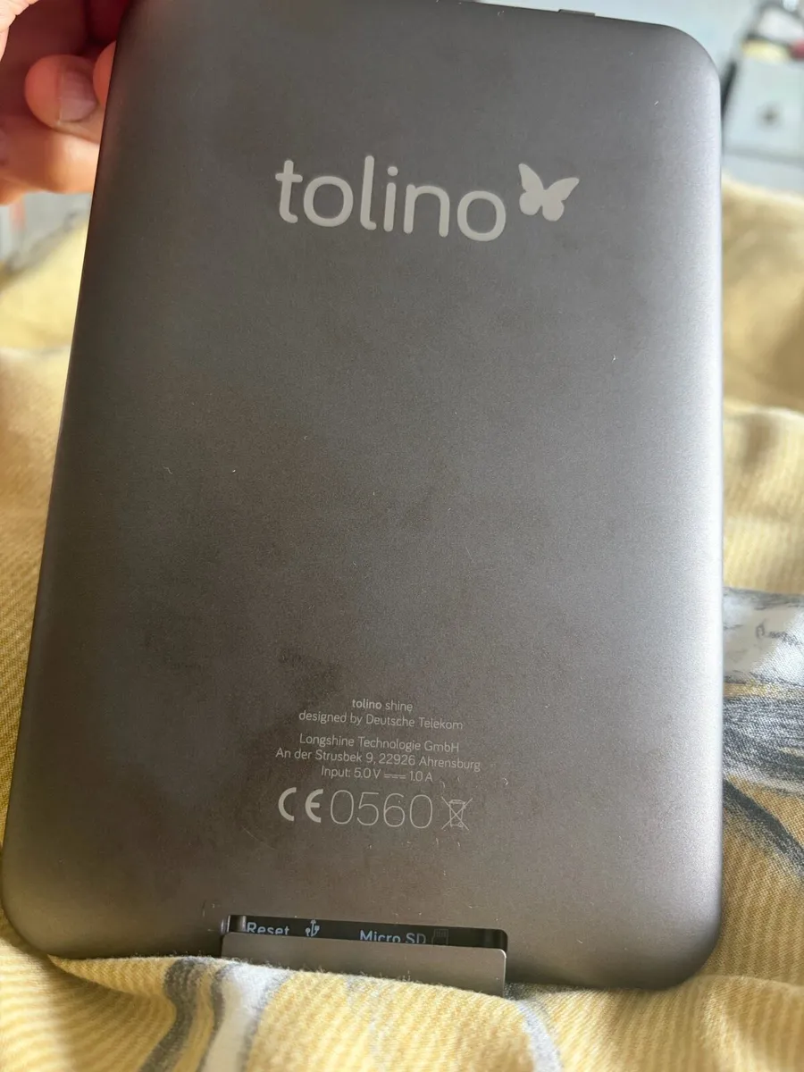 Tolino e-reader loaded with over 50 free books - Image 2