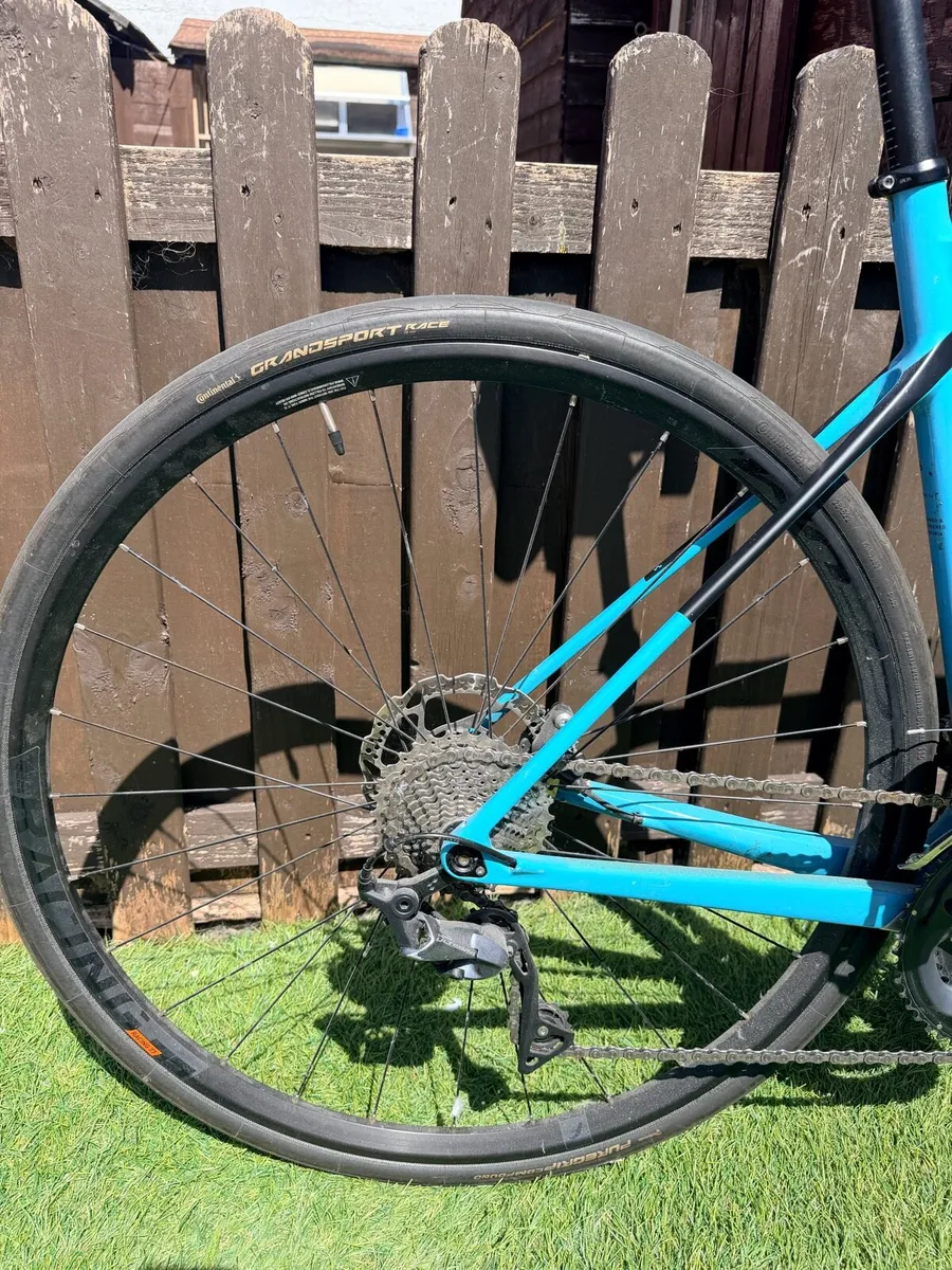 CUBE Racing Bike - Image 4