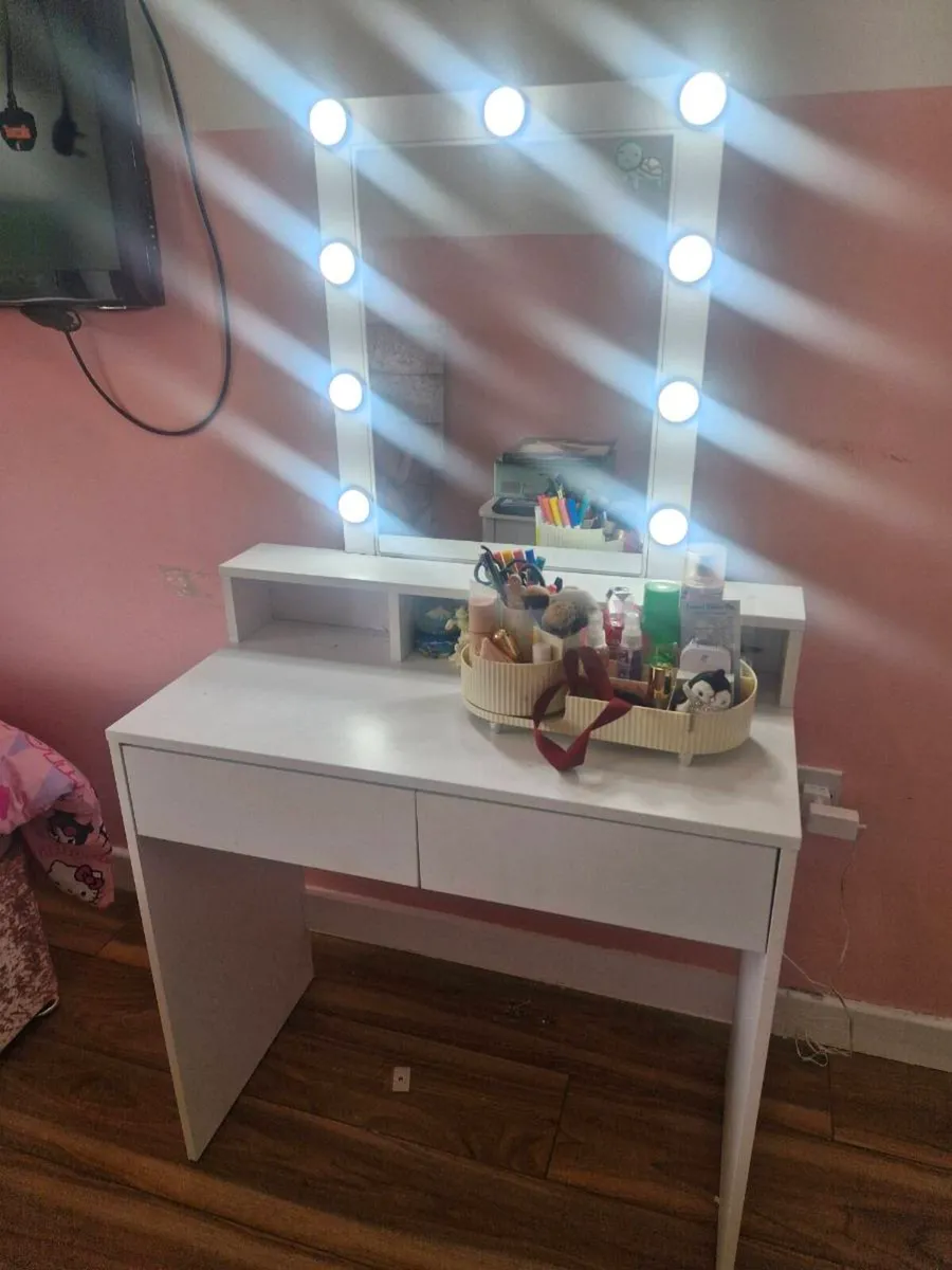 Dressing table&chair - Image 1