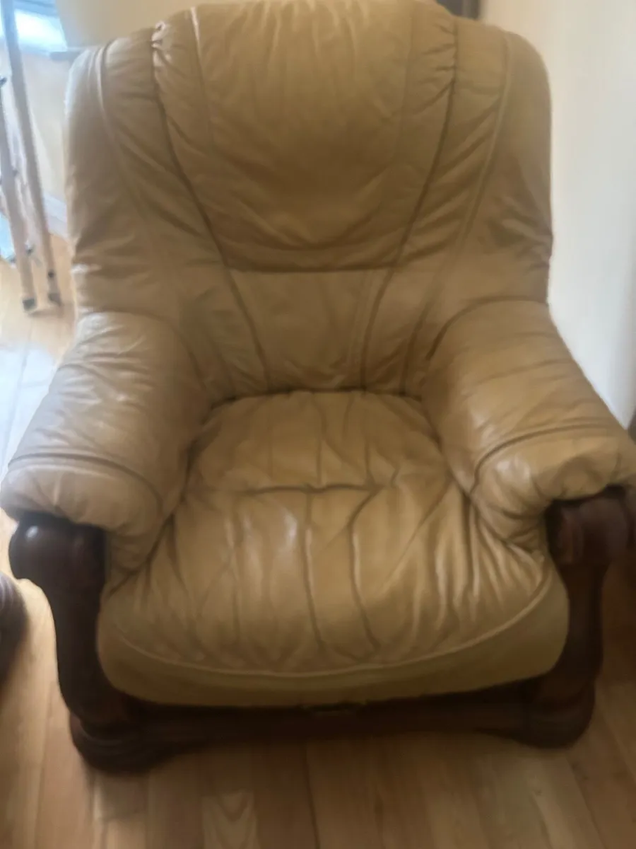 Suite  of furniture - Image 1