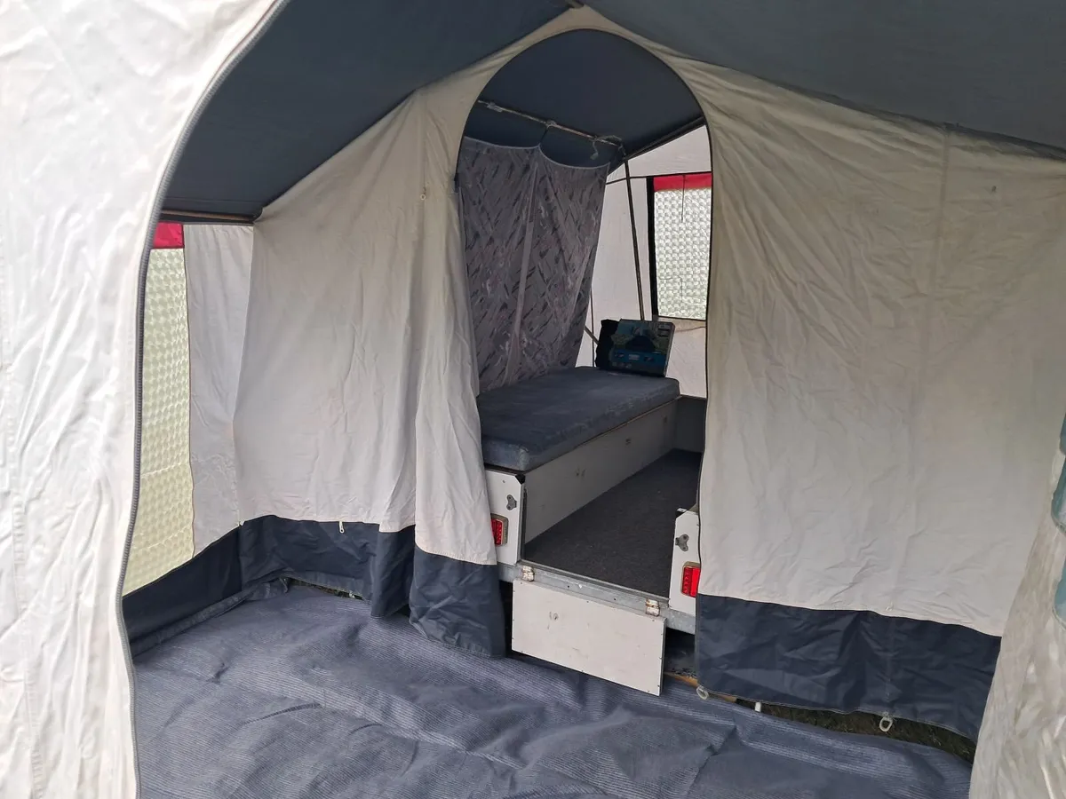 Trailer tent - Image 1