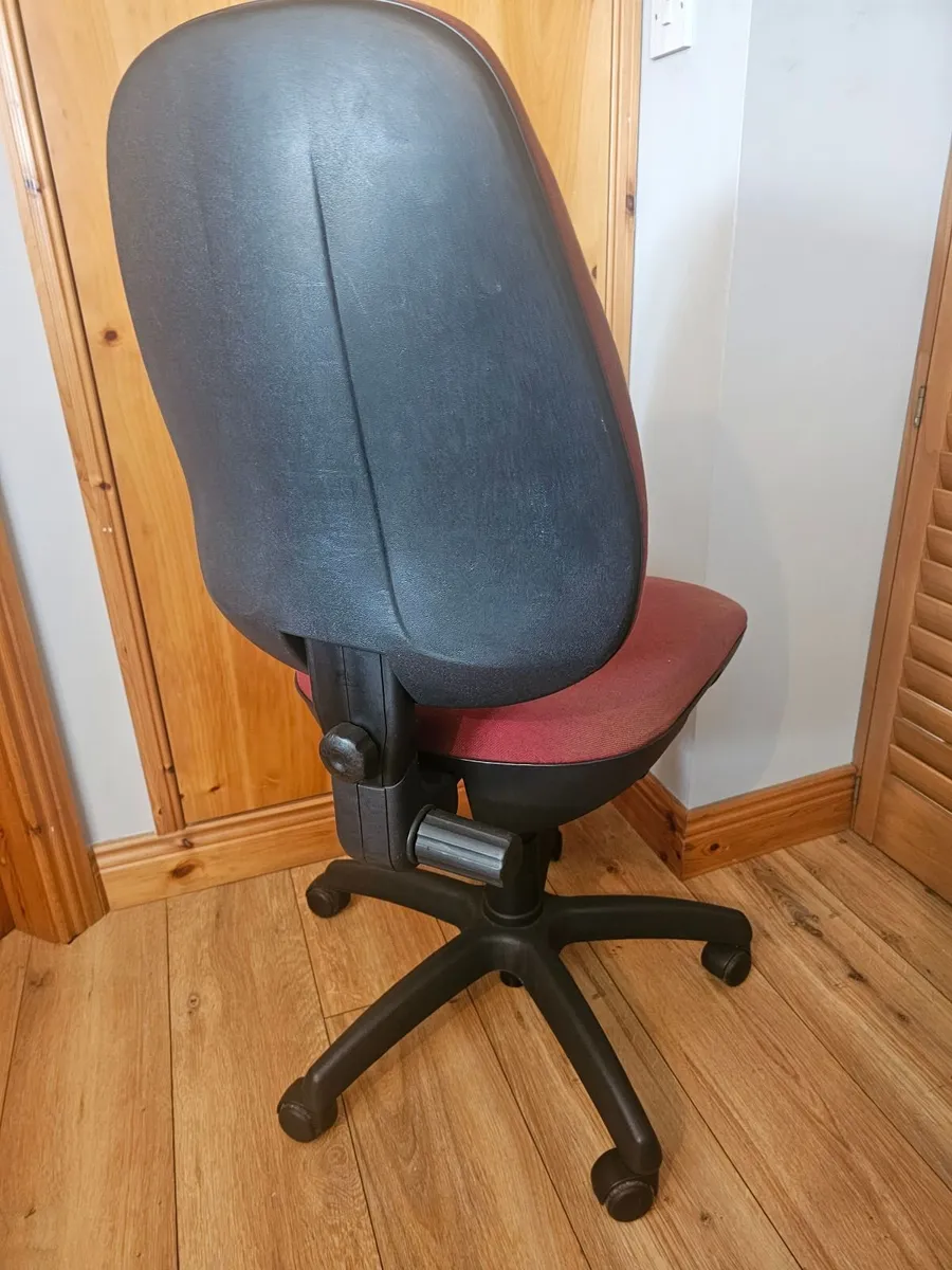 Office swivel chair FREE TO TAKE AWAY - Image 4