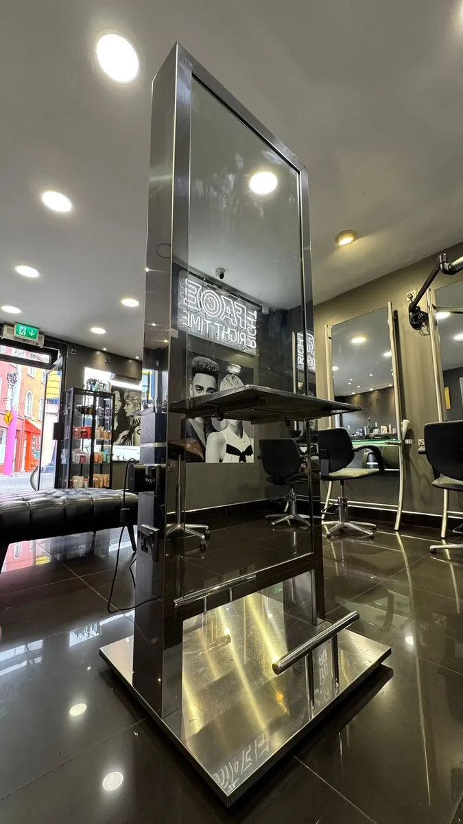 Hairdressing Sections - Image 1