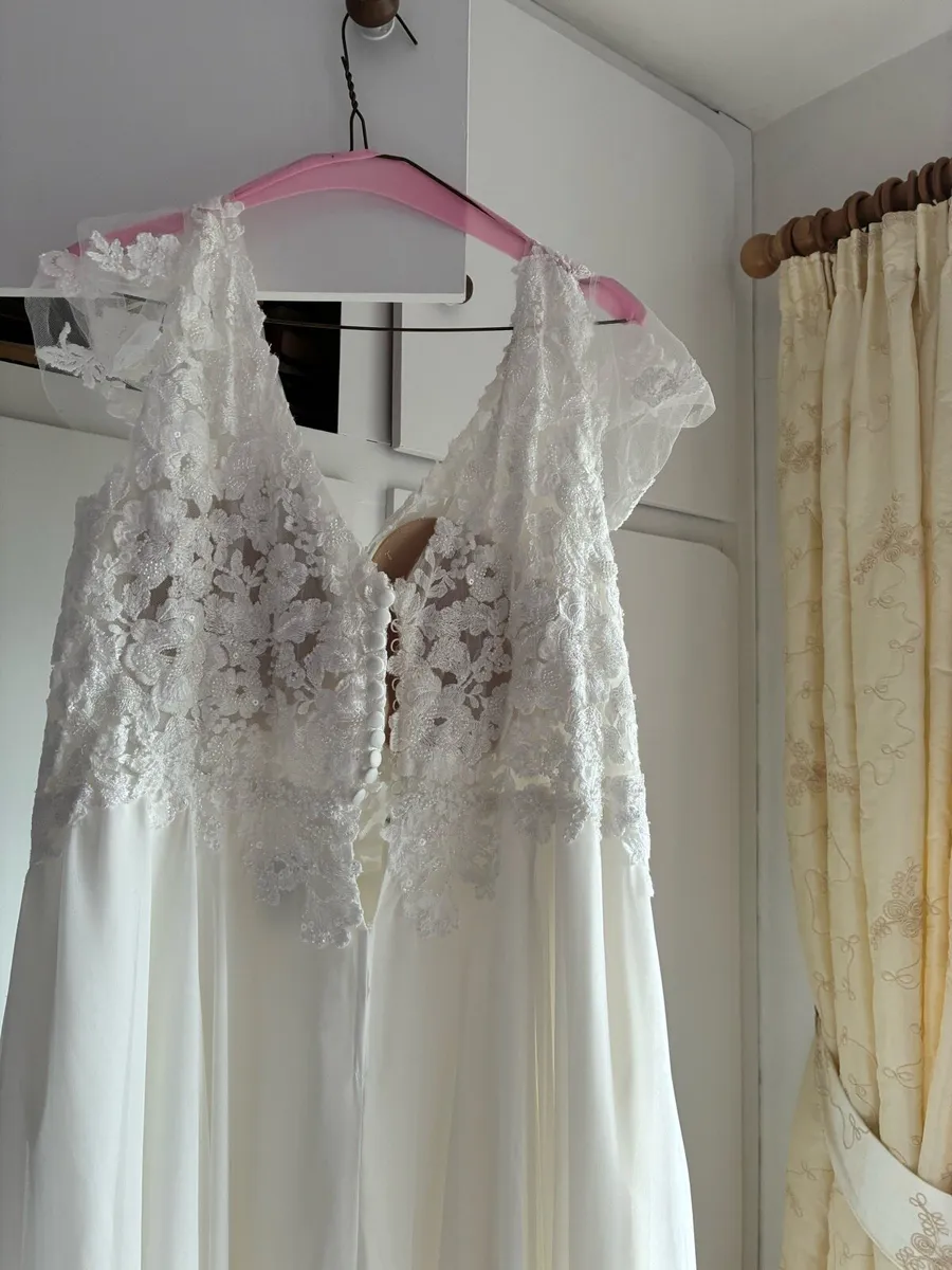 Wedding dress - Image 3