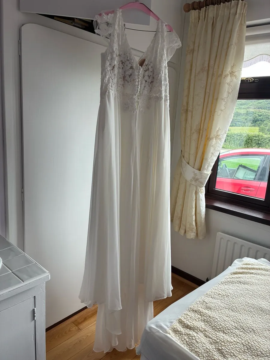 Wedding dress - Image 1