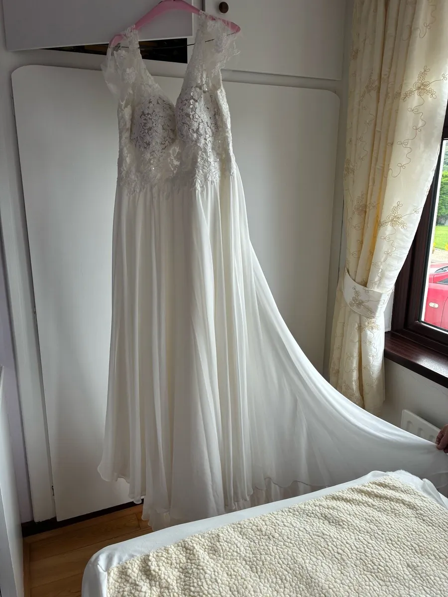Wedding dress - Image 4