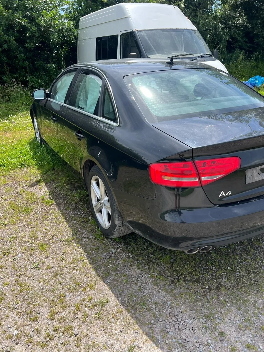 Audi A4 2015 - Image 2