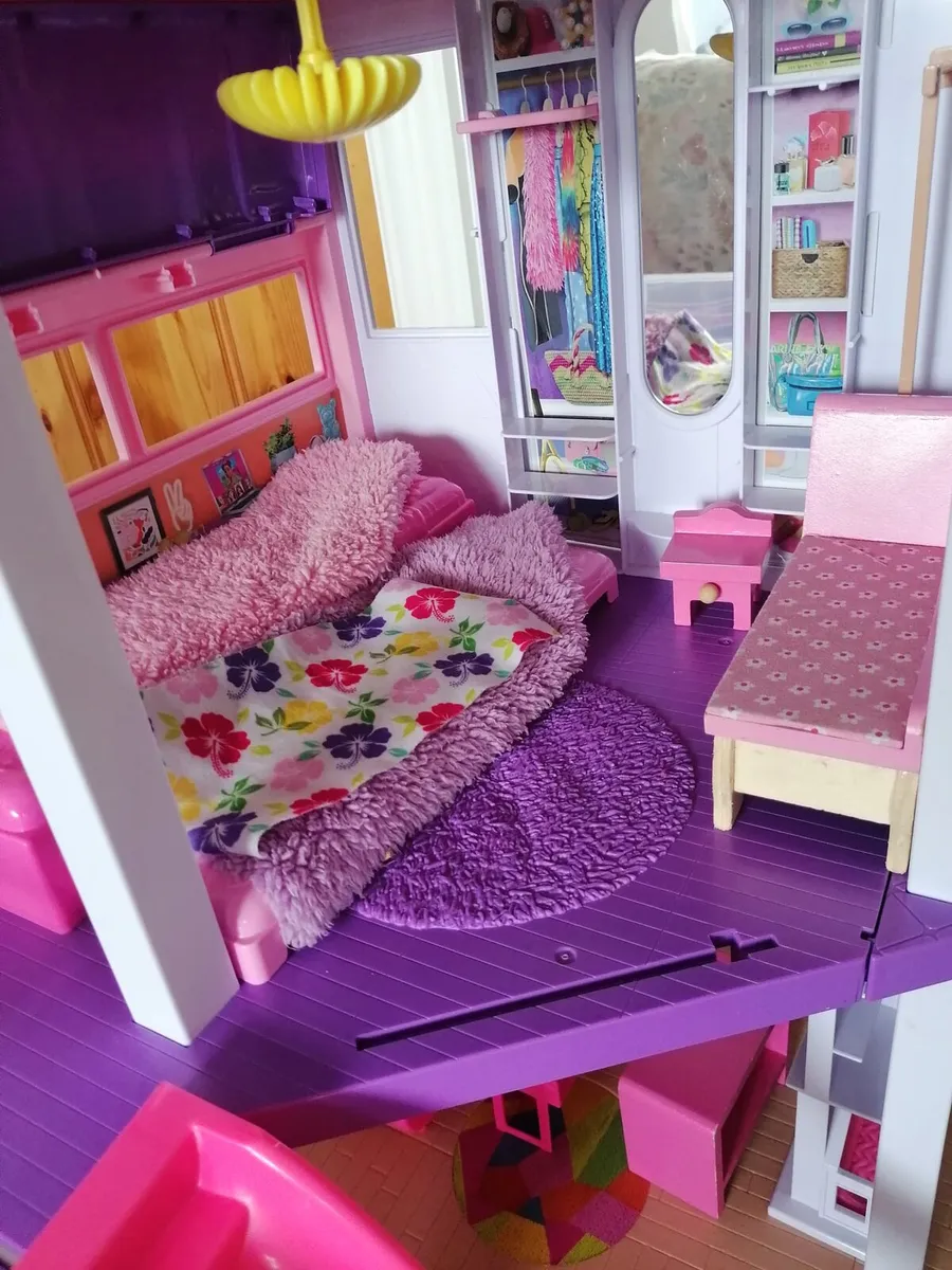 Barbie Dream House and Accessories - Image 2