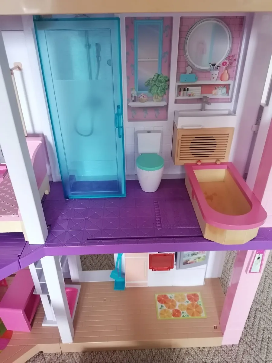 Barbie Dream House and Accessories - Image 3