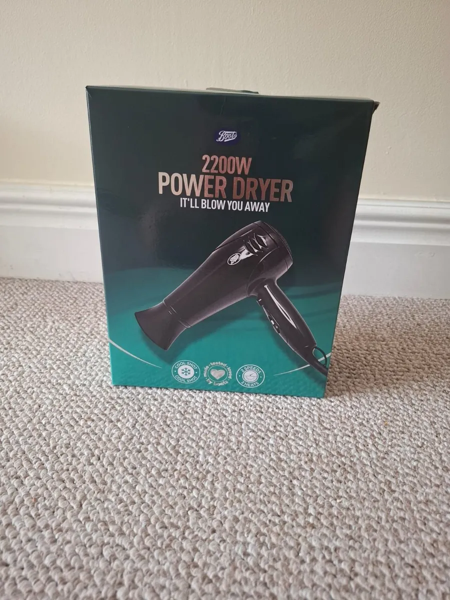 Powerful and efficient 2000W hair dryer - Image 1